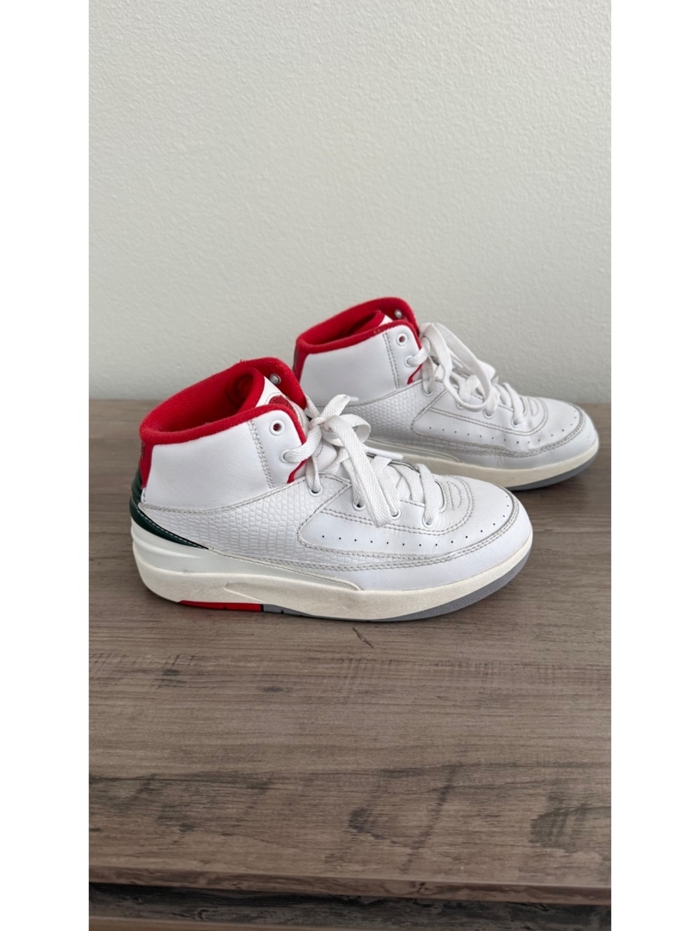 Nike Air Jordan 2 Retro White Red Green Toddler Sneakers Size 1Y